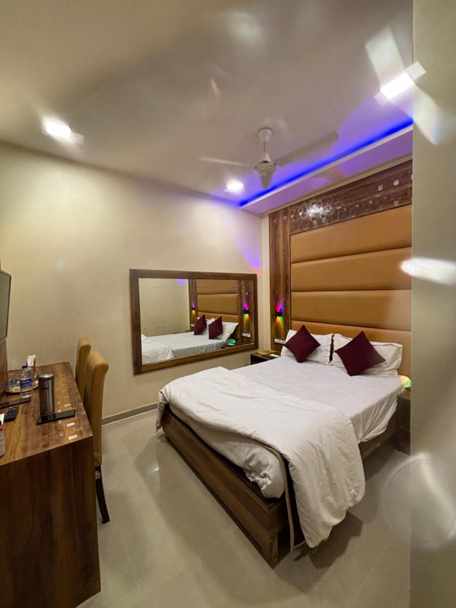 Hotel Blue Wellington - Near Mumbai Airport Luaran gambar