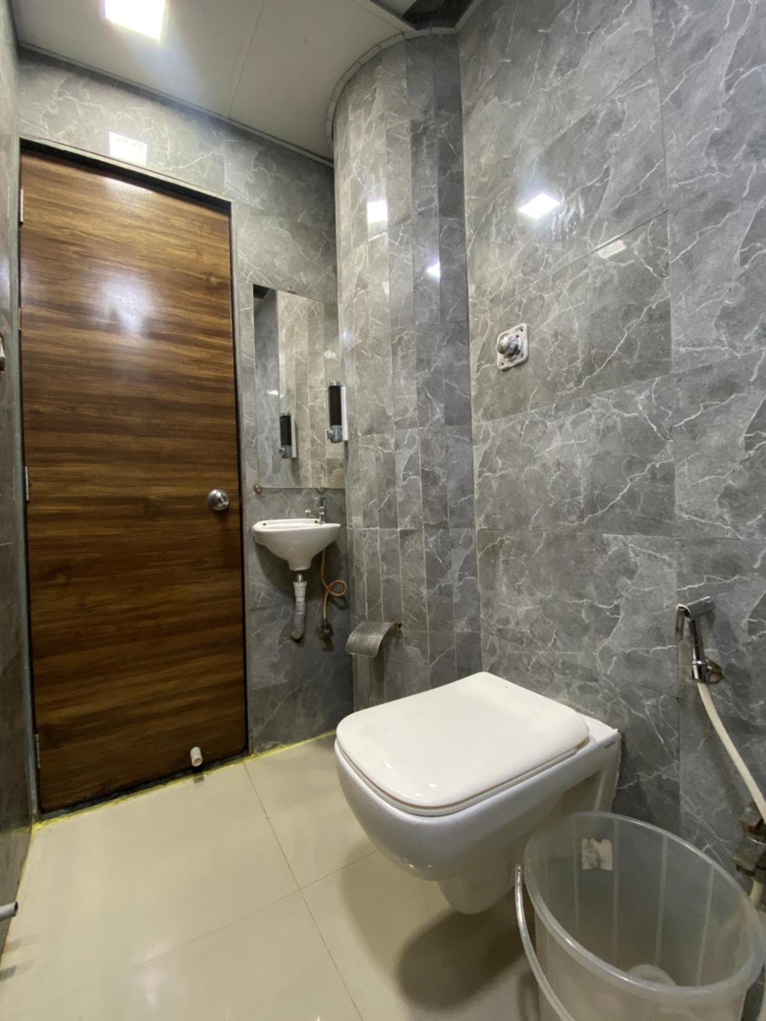 Hotel Blue Wellington - Near Mumbai Airport Luaran gambar