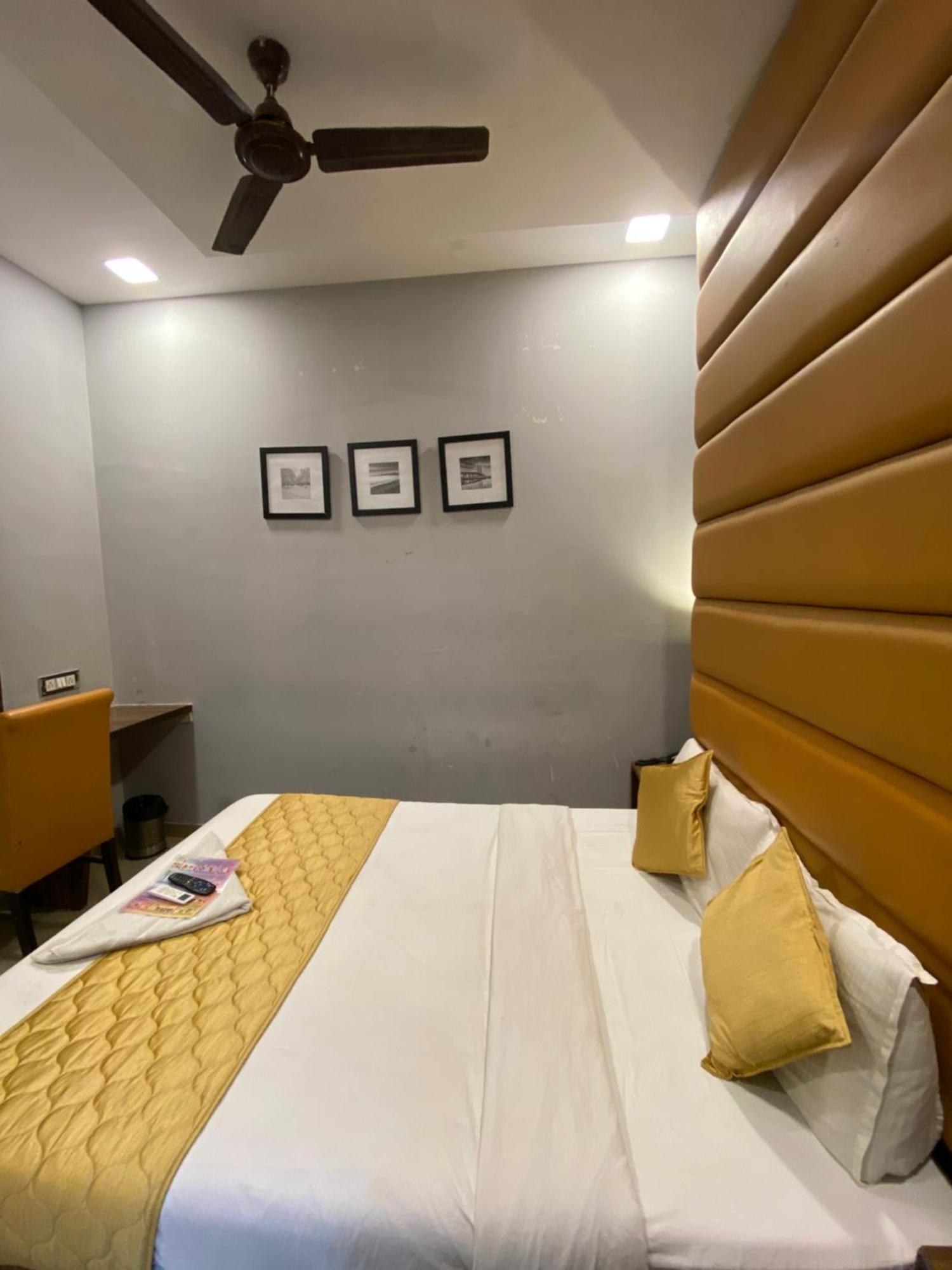 Hotel Blue Wellington - Near Mumbai Airport Luaran gambar