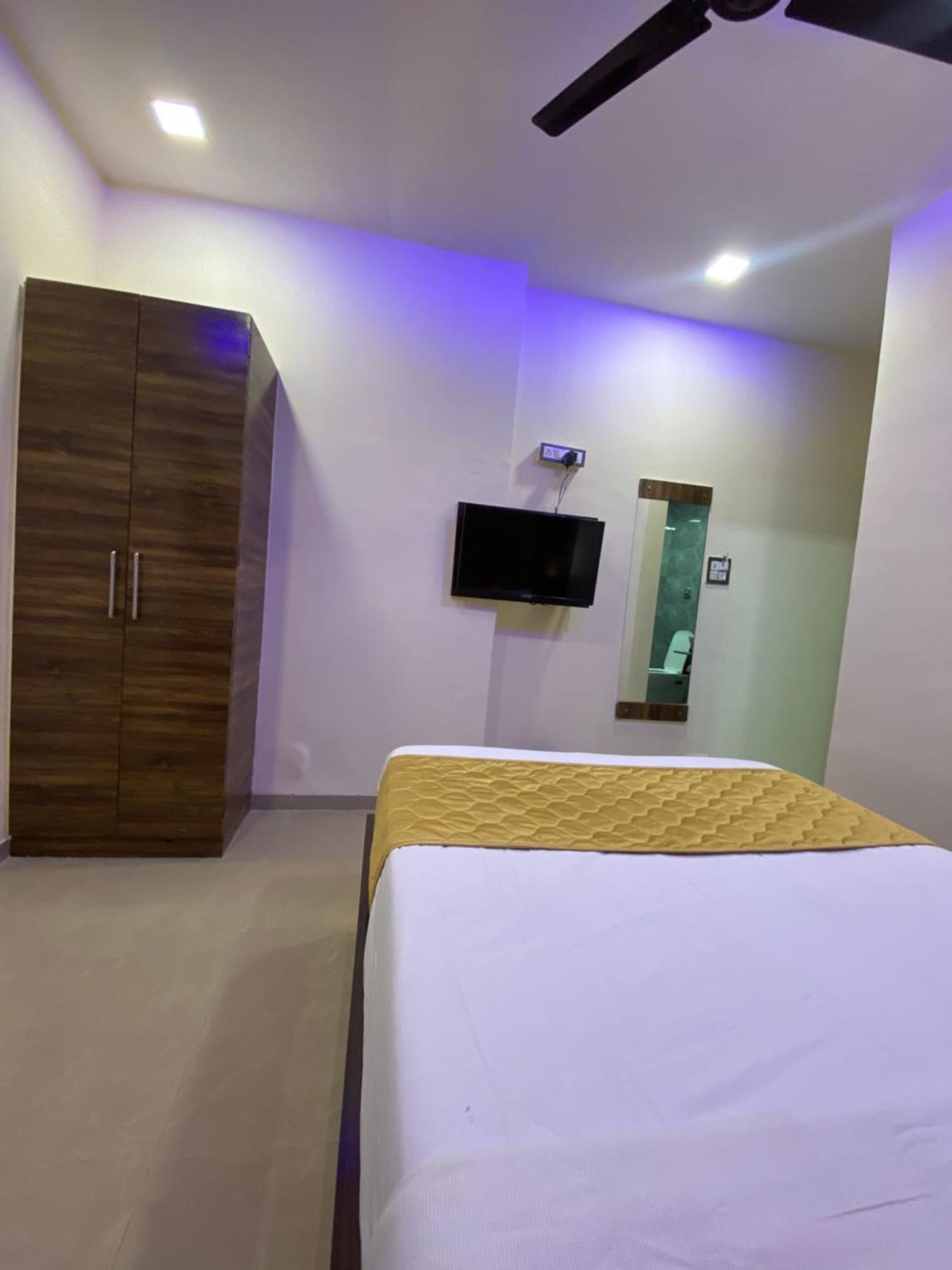 Hotel Blue Wellington - Near Mumbai Airport Luaran gambar