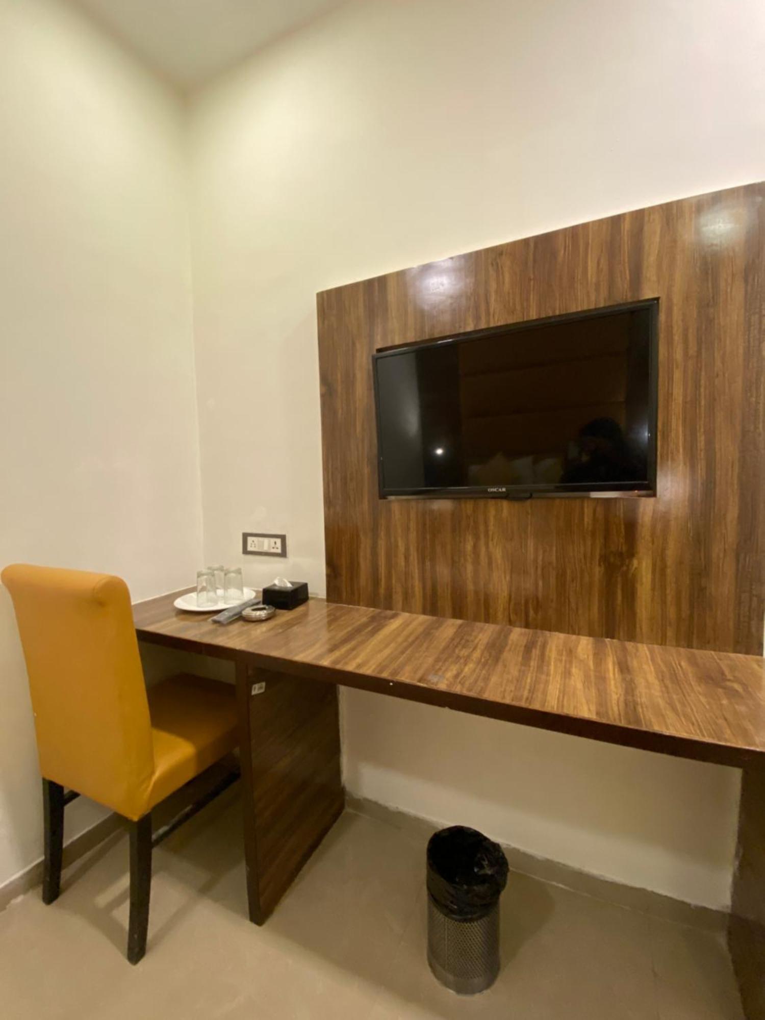 Hotel Blue Wellington - Near Mumbai Airport Luaran gambar