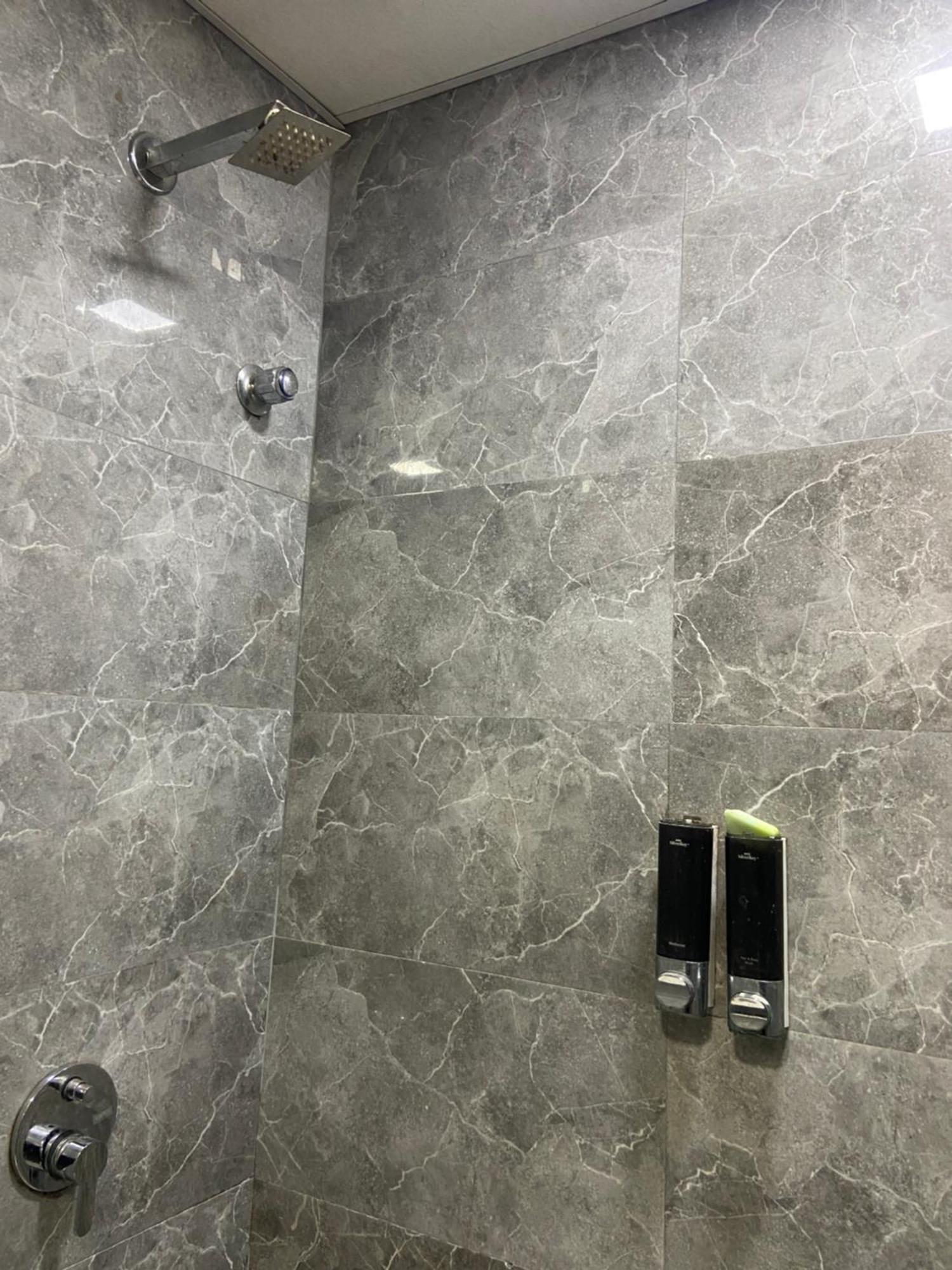 Hotel Blue Wellington - Near Mumbai Airport Luaran gambar