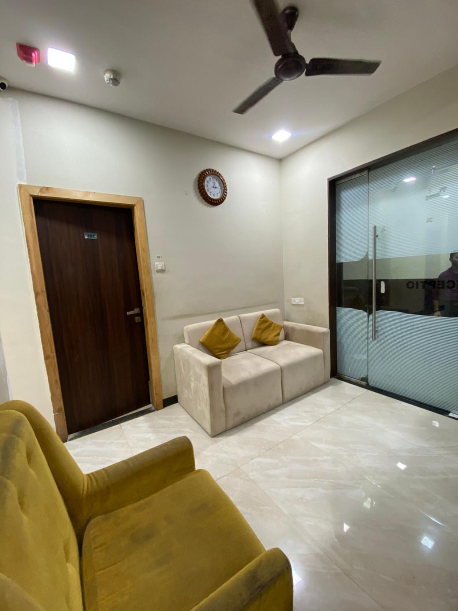 Hotel Blue Wellington - Near Mumbai Airport Luaran gambar