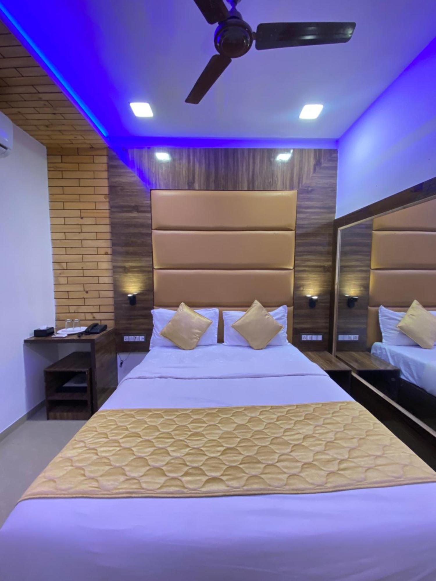 Hotel Blue Wellington - Near Mumbai Airport Luaran gambar