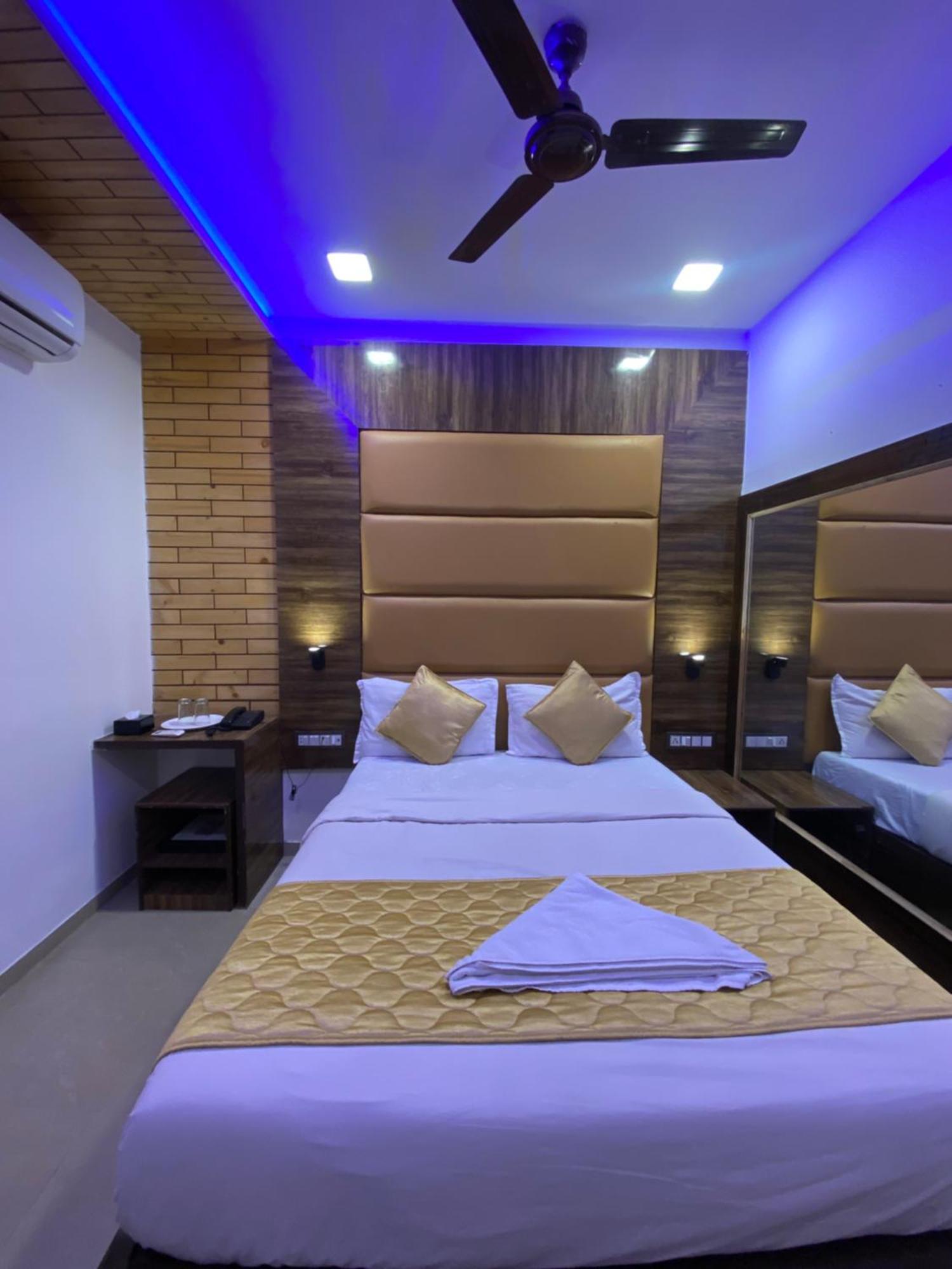 Hotel Blue Wellington - Near Mumbai Airport Luaran gambar